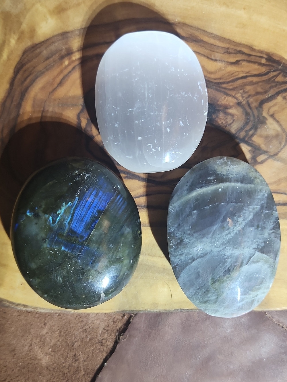 SALE 💵🏃‍♀️💨 (3pc) Flashy Palm Stone Bundle